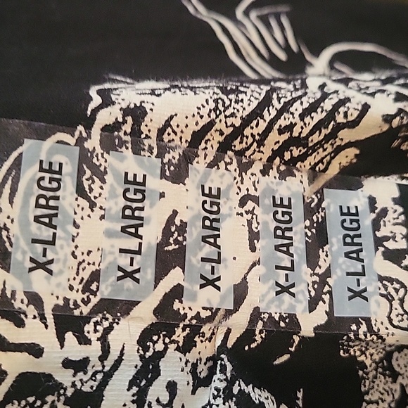 NWT Texas Chainsaw Massacre Tee XL - Picture 5 of 6